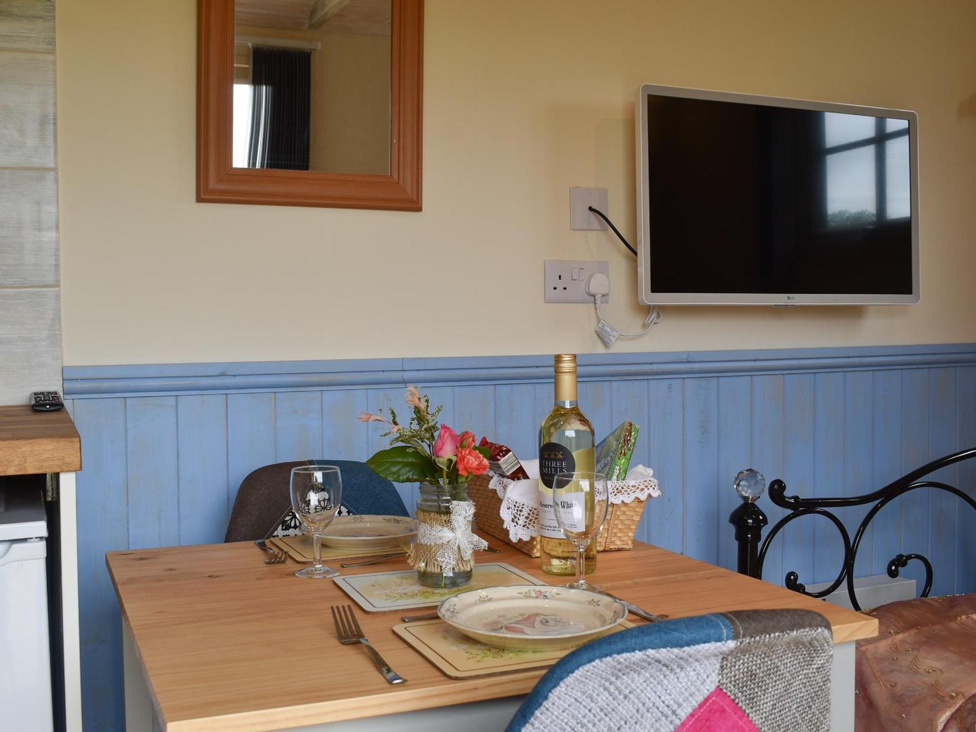 The Shepherds Hut Herstmonceux Exterior photo