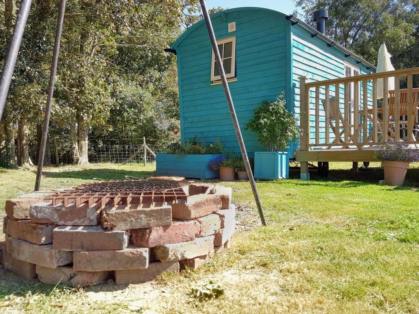The Shepherds Hut Herstmonceux Exterior photo